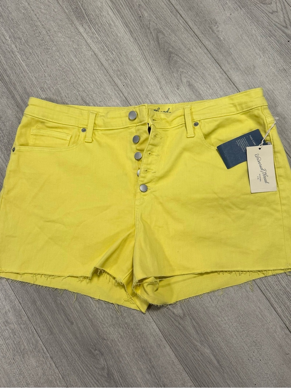 Yellow High-Rise Shortie Button-Front Women’s Shorts - Universal Threads 16